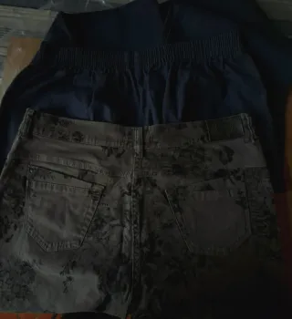 Due Pantaloni invernali donna uno blu e uno grigio