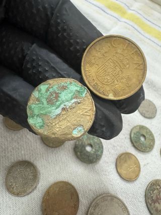 Lote 83 monedas antiguas, encontradas bajo el mar