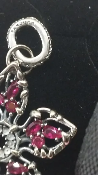 Colgante Stranger Things (pulsera no incluida)