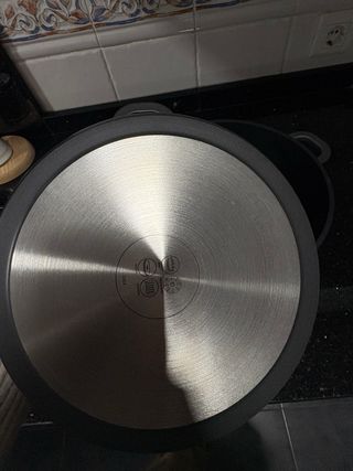 Juego de ollas metálicas