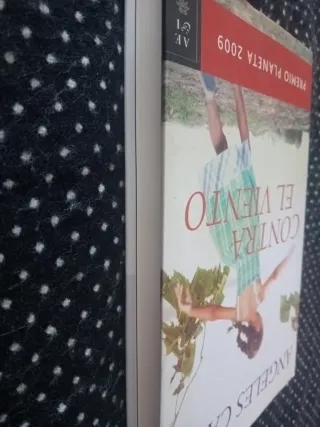 "Contra el viento"-Angeles Caso=2€+regalo