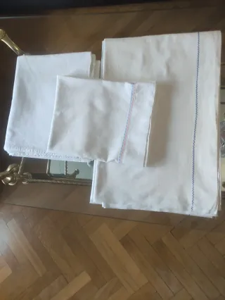 Juego de sábanas blancas