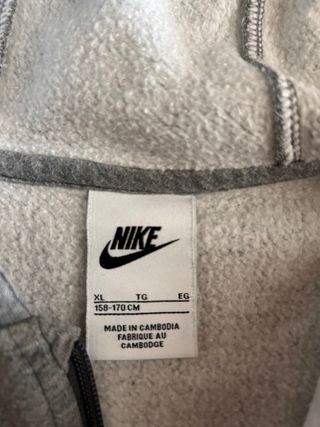 Casaco Nike com capuz cinzento