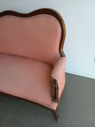 Divano Vintage Rosa e Legno