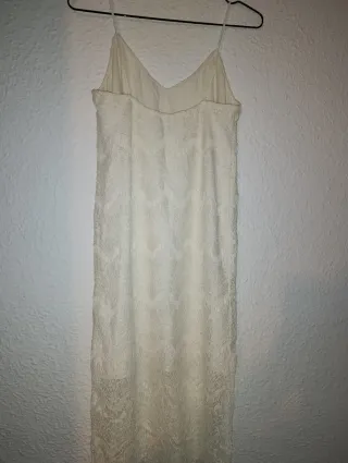Vestido midi de tubo. ibicenco con encaje.