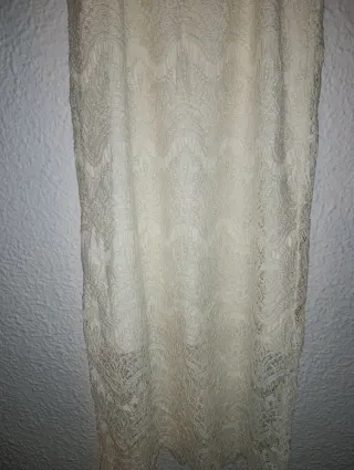 Vestido midi de tubo. ibicenco con encaje.