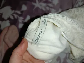 Vestido midi de tubo. ibicenco con encaje.