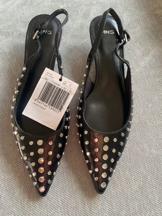 Zapatos destalonado. Talla 36 Negros Tachuelas