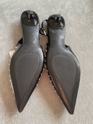 Zapatos destalonado. Talla 36 Negros Tachuelas