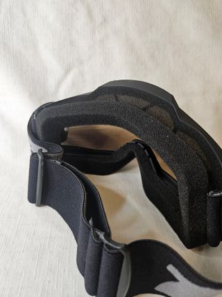 Gafas de esquí negras con lente azul