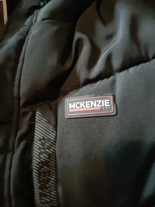 Chaqueta McKenzie con capucha de pelo