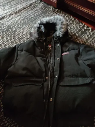 Chaqueta McKenzie con capucha de pelo