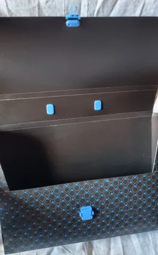 Maletín portadocumentos plástico negro y azul