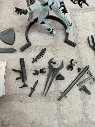 Action figure robot azzurro ali farfalla