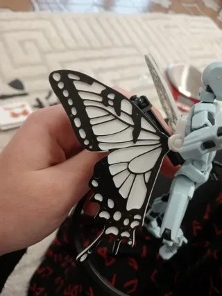 Action figure robot azzurro ali farfalla