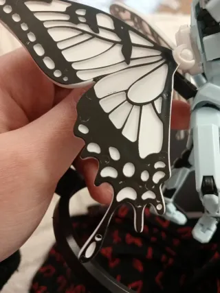 Action figure robot azzurro ali farfalla