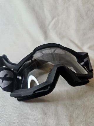 Gafas de esquí negras con banda gris