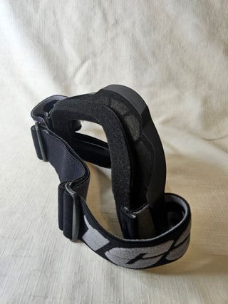 Gafas de esquí negras con banda gris