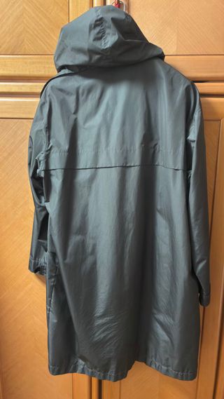 GABARDINA MARCA LACOSTE “ORIGINAL”. COLOR VERDE.