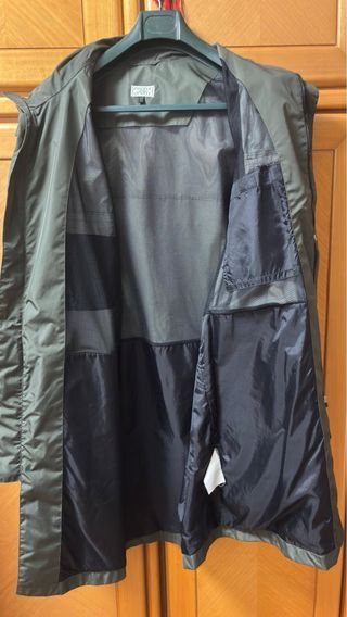 GABARDINA MARCA LACOSTE “ORIGINAL”. COLOR VERDE.