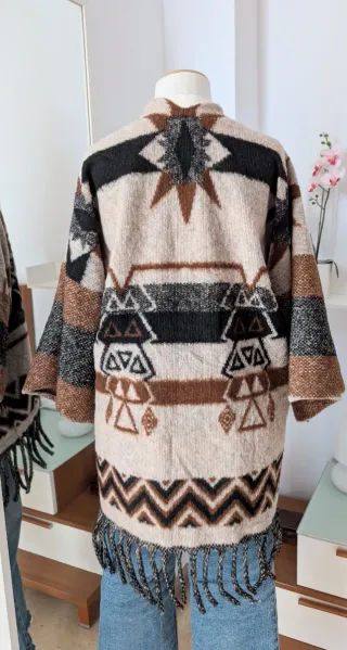 Chaqueta / Cárdigan étnico con flecos y lana boho