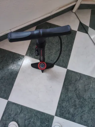 Bomba de aire para bicicleta con manómetro