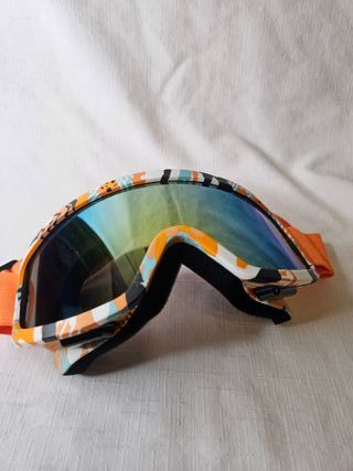 Gafas de esquí con diseño colorido