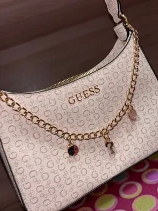 Borsa Guess rosa con logo dorato