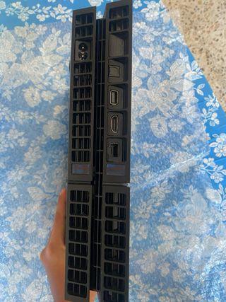 PS4 (PlayStation 4) Negra + 2 Mandos + 3 Juegos