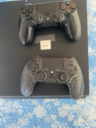 PS4 (PlayStation 4) Negra + 2 Mandos + 3 Juegos