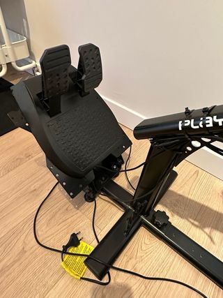 Asiento simulador Playseat con volante y pedales