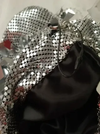 Bolso Zara metalizado plata con flecos