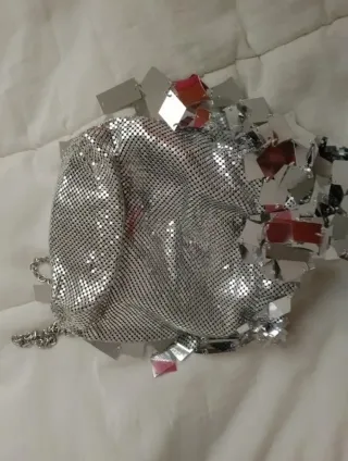 Bolso Zara metalizado plata con flecos