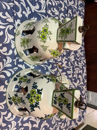 Lámparas de cerámica con flores verdes