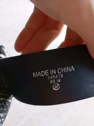 Cinturón estampado serpiente con hebilla