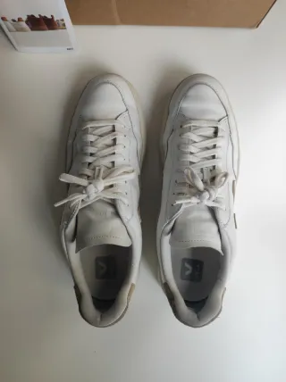 Zapatillas Veja V12 T43 Blanco Beige