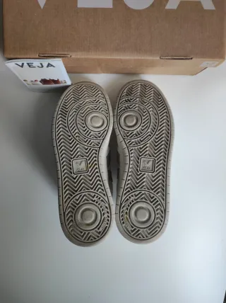 Zapatillas Veja V12 T43 Blanco Beige