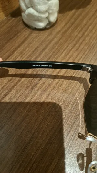 Gafas de sol Ray-Ban Clubmaster negras y doradas