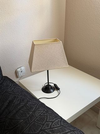 Lámpara de mesa metal y tela beige