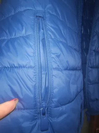 Chaqueta acolchada azul. Talla 164 cm. 13-14 años.