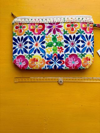 pochette con cinturino da polso motivo floreale