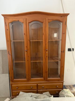Vitrina de madera maciza – Salón / Comedor