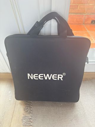 Aro de luz con tripode y funda Neewer