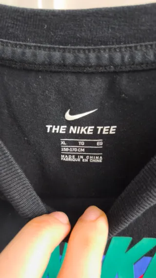 Camiseta Nike Negra con Logo Drip