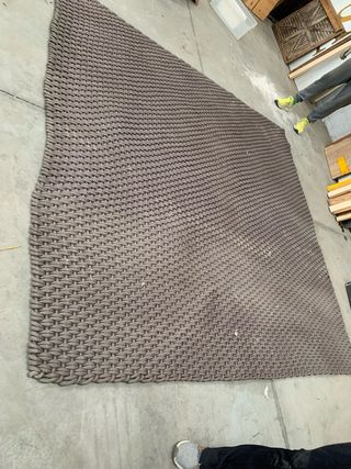 Alfombra de diseño marrón grisácea