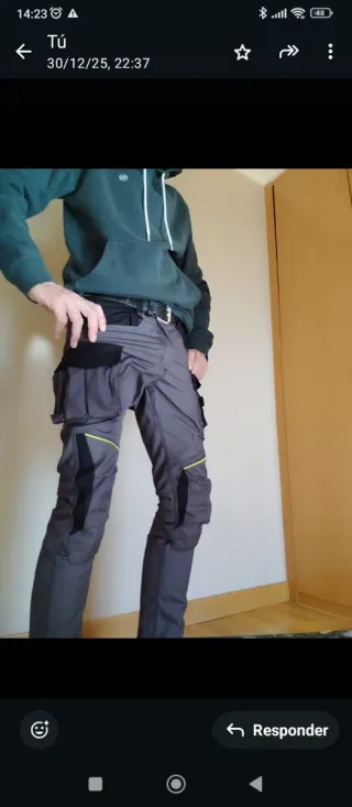 Pantalón de trabajo gris y negro