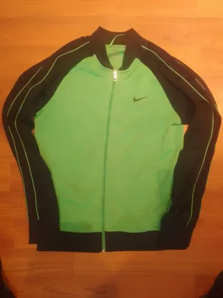 Campera Nike Verde y Negra