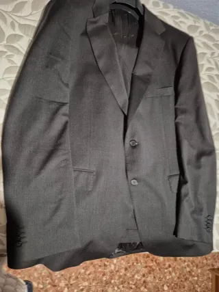 Traje de caballero gris oscuro