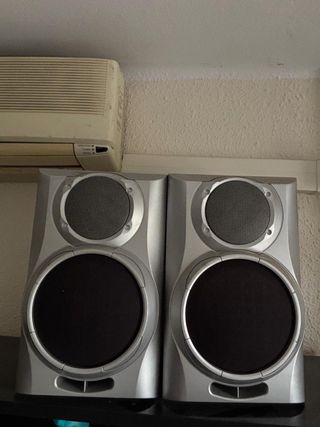 Equipo de música Philips 6 CD con altavoces