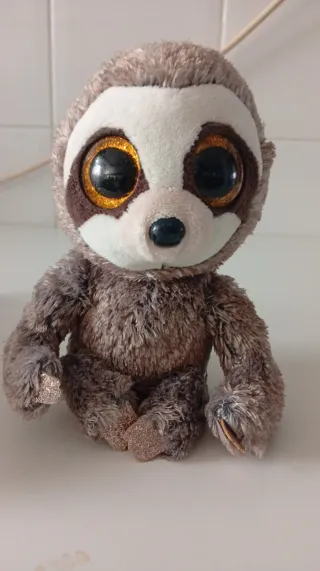 Peluches perro y perezoso